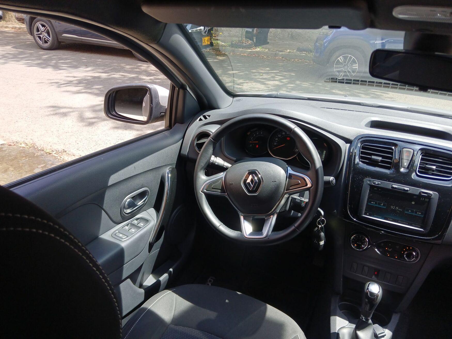 Renault - Logan - 2026 image number 11