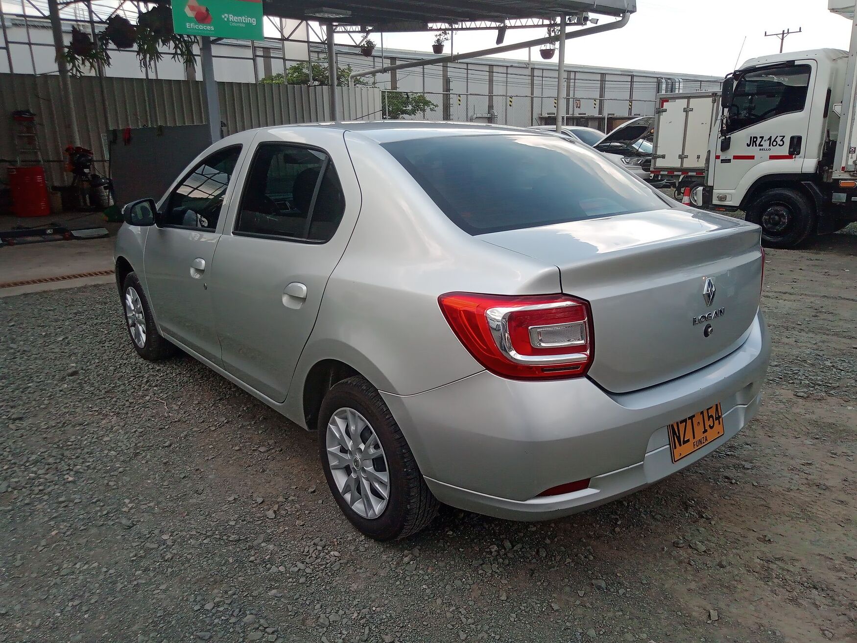 Renault - Logan - 2025 image number 7