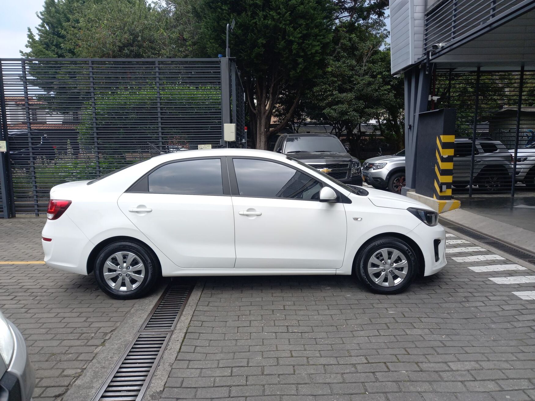 Kia - Soluto - 2025 image number 8