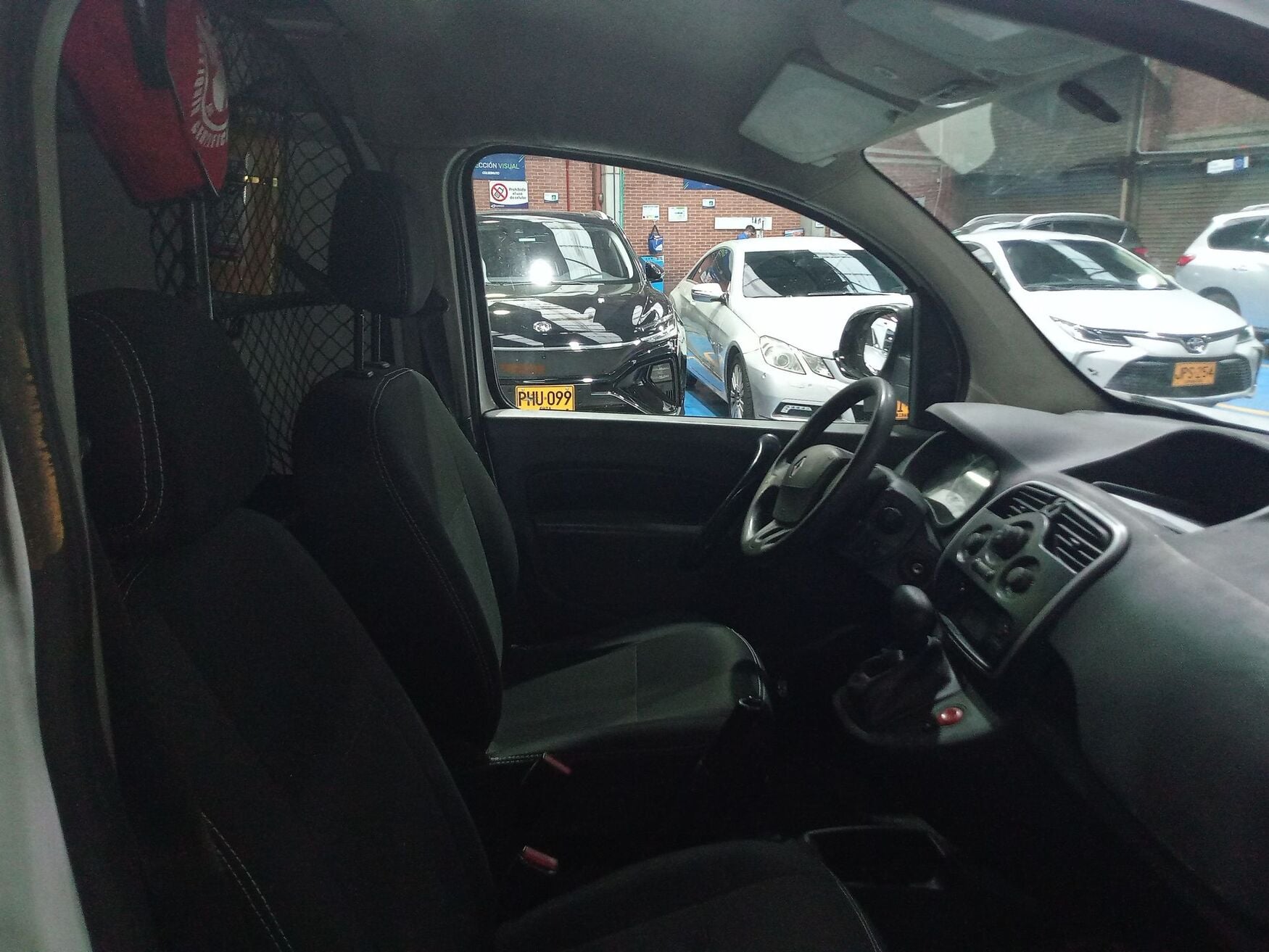 Renault - Kangoo ZE - 2020 image number 2