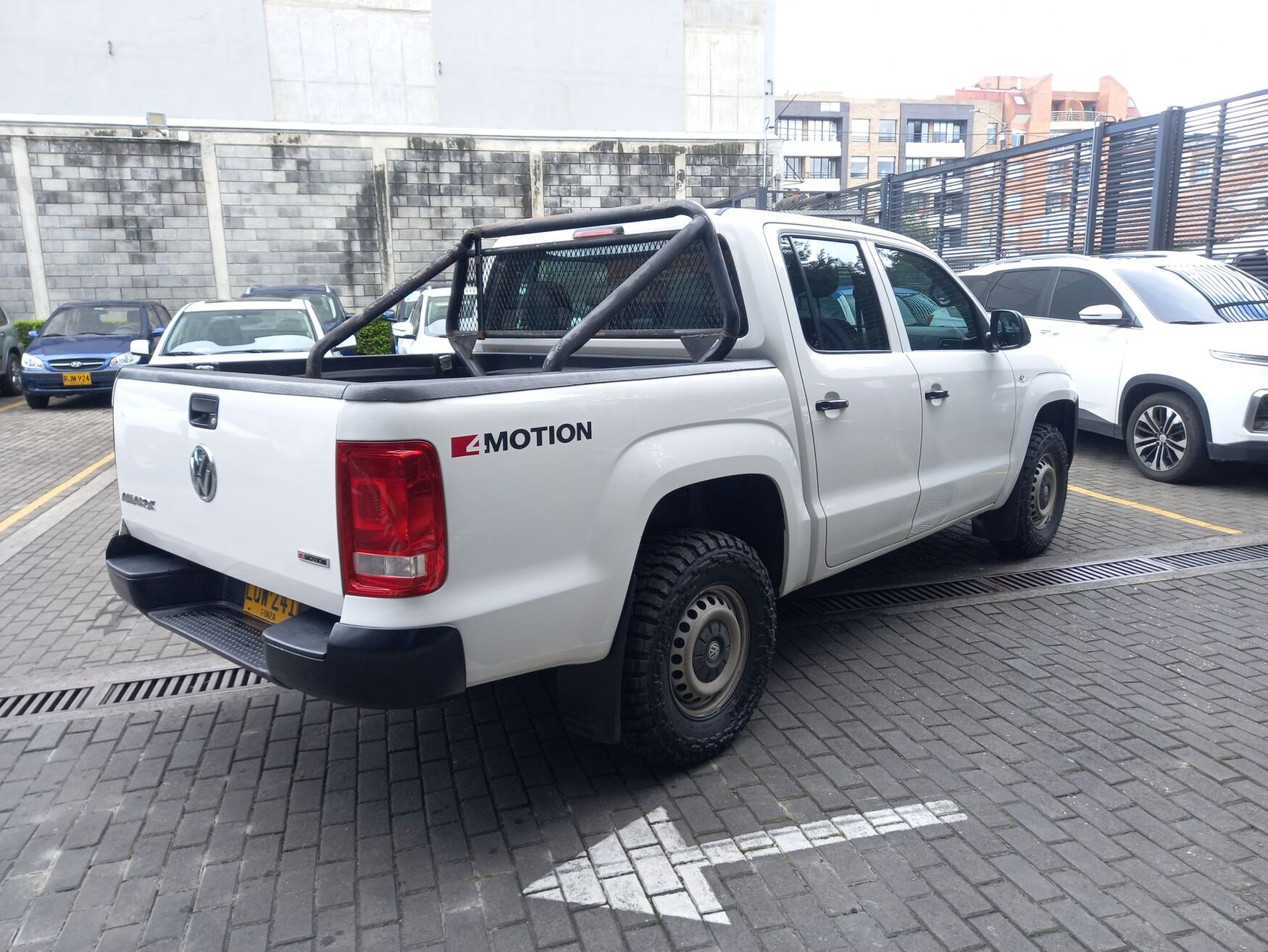 Volkswagen - Amarok - 2023 image number 9