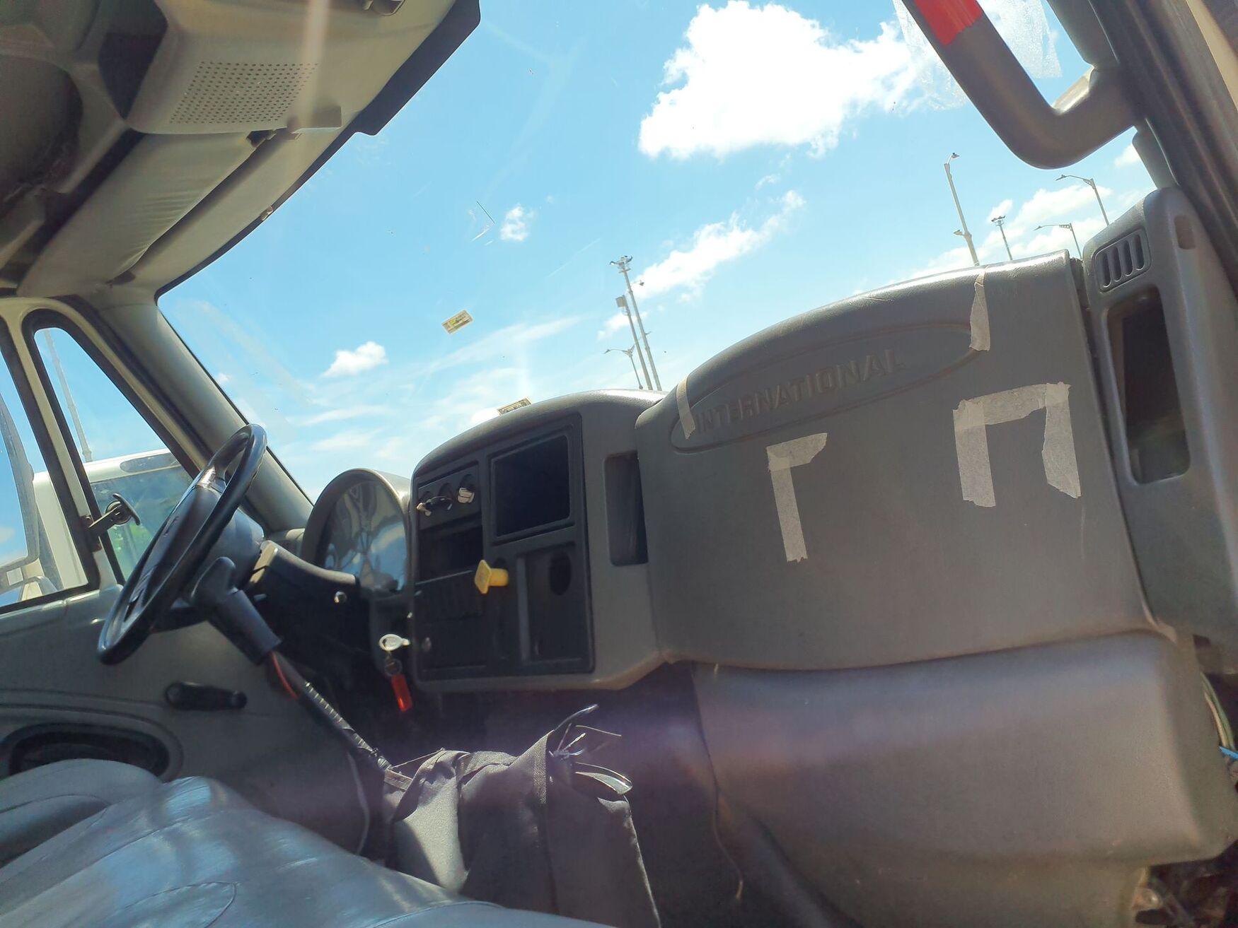 International - 4300 - 2013 image number 3