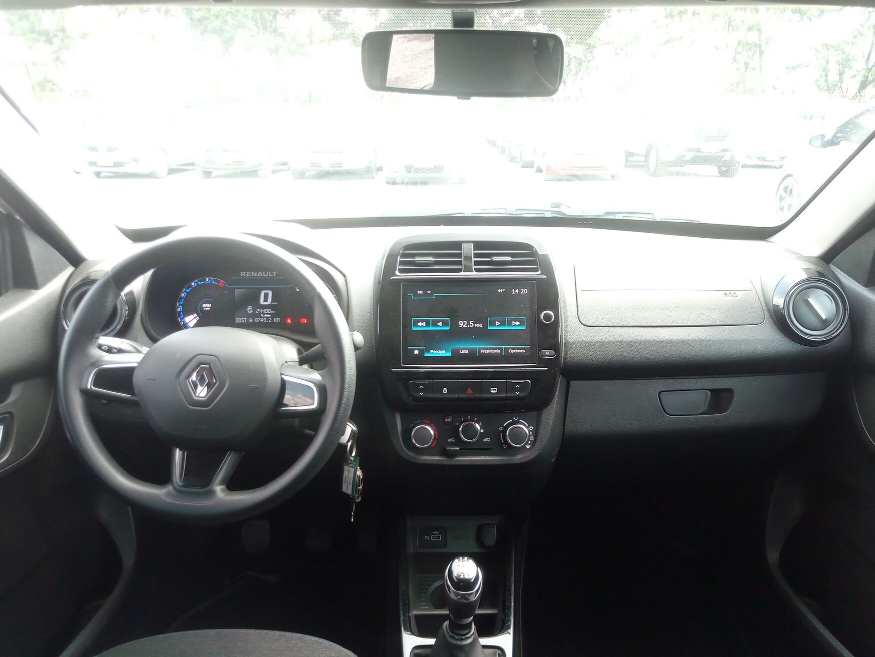 Renault - Kwid - 2025 image number 11