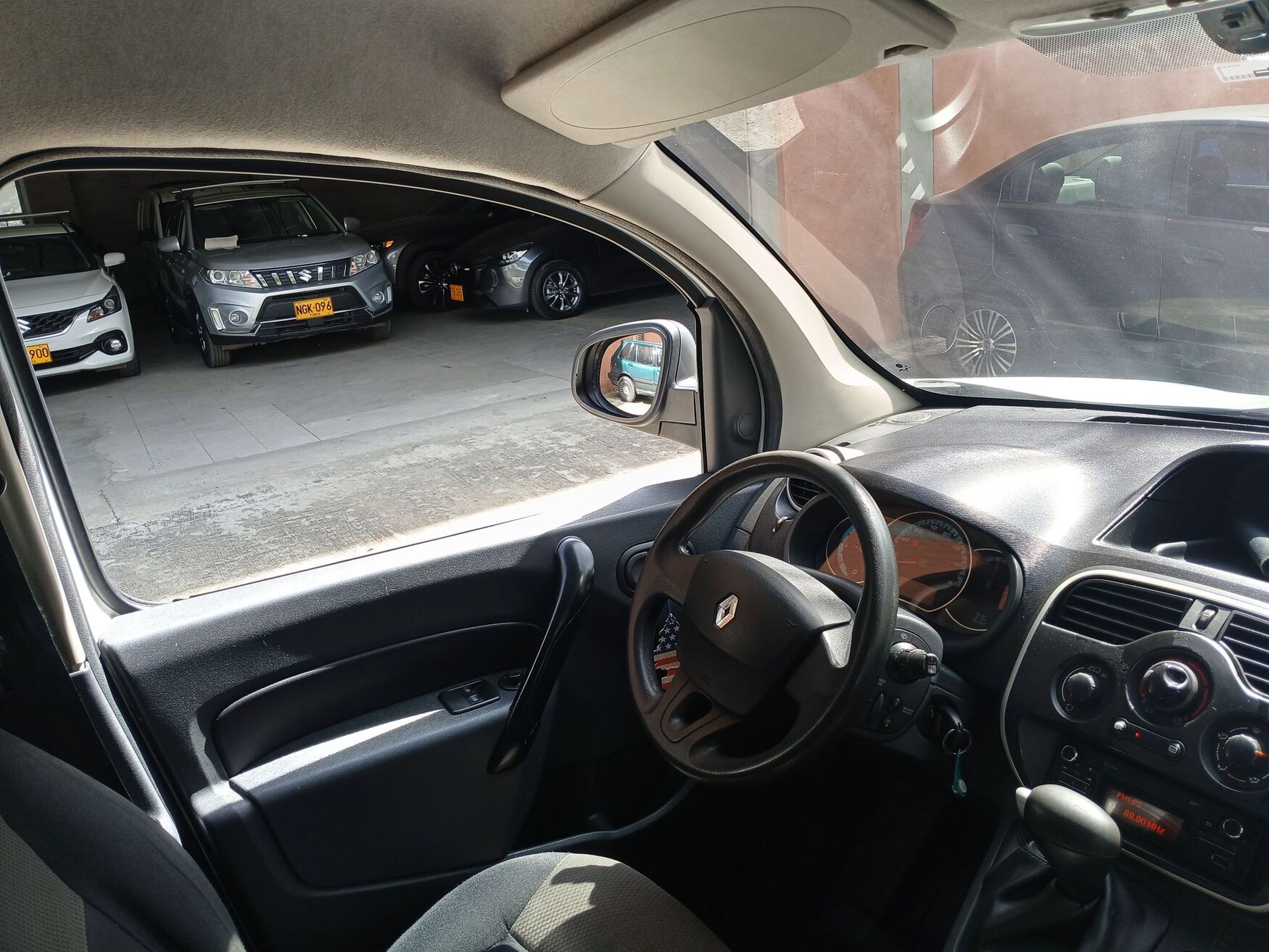 Renault - Kangoo ZE - 2019 image number 11