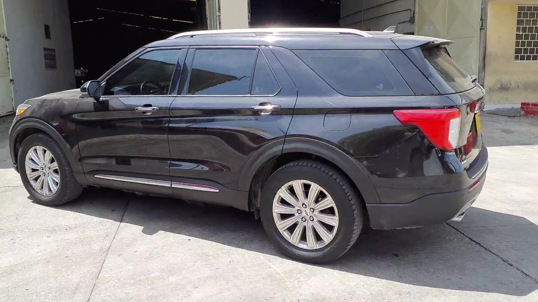 Ford - Explorer - 2021 image number 7