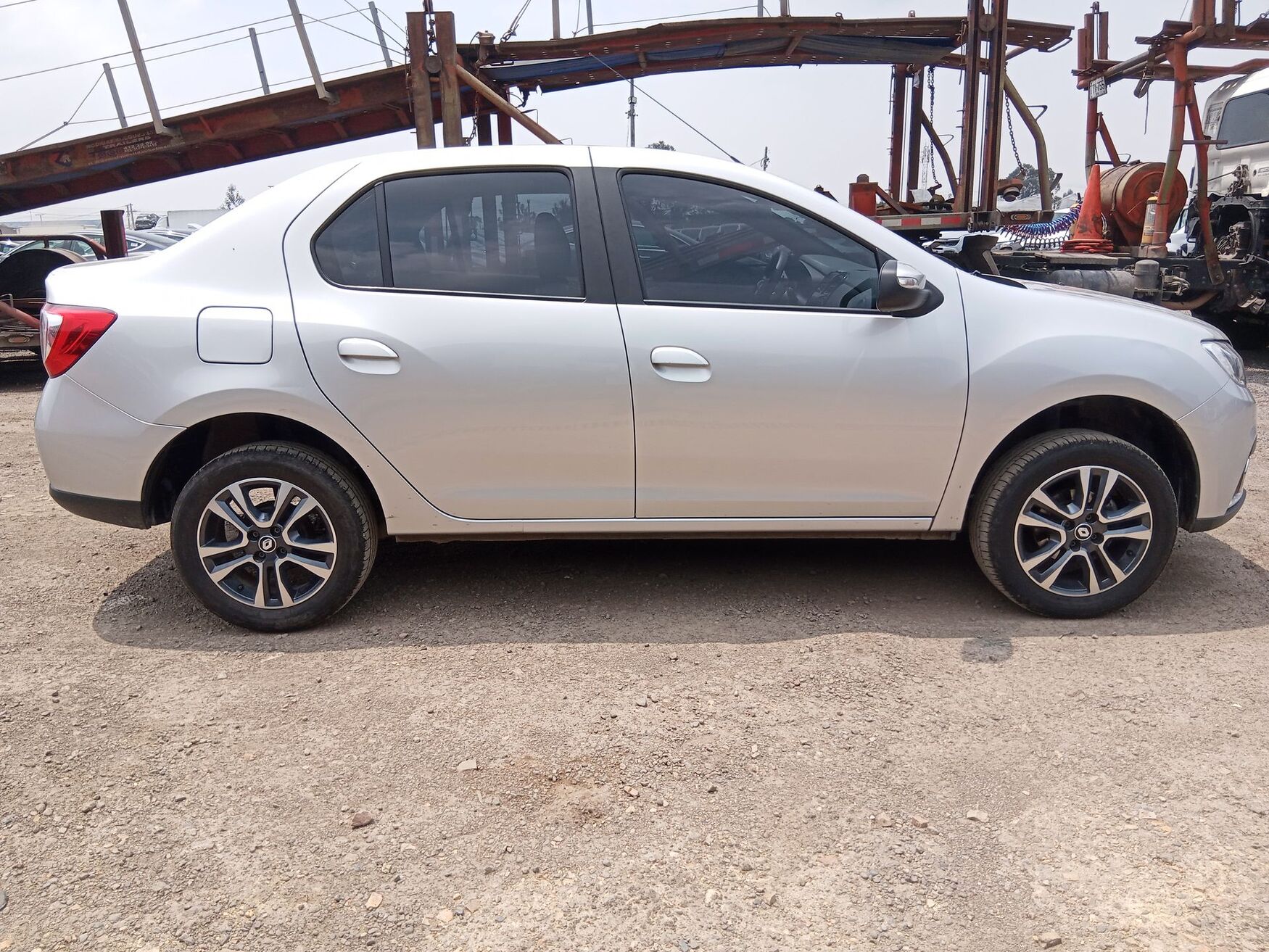 Renault - Logan - 2026 image number 10