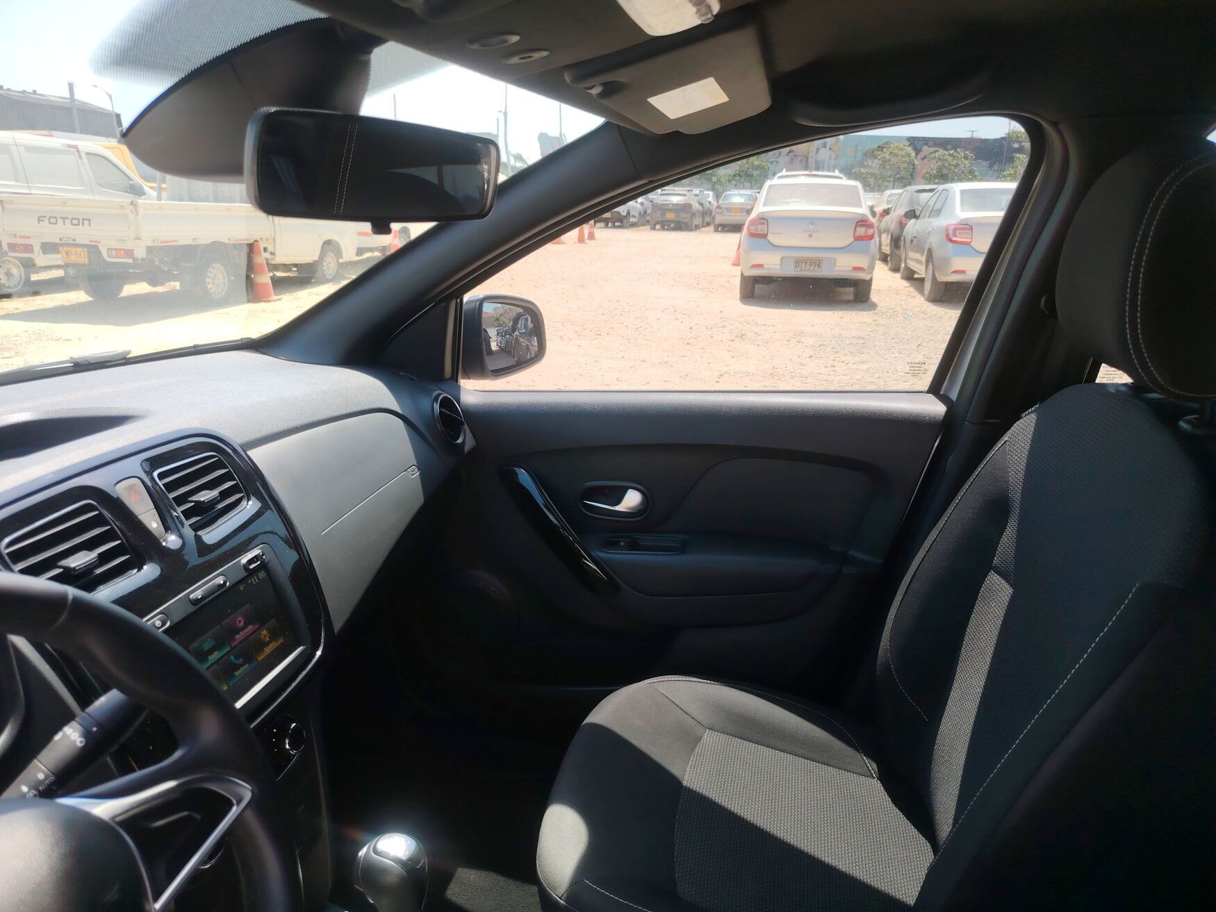 Renault - Logan - 2026 image number 2