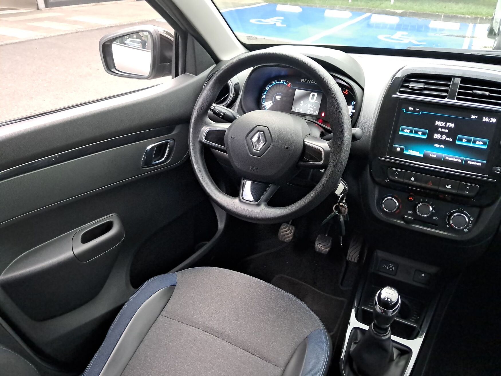 Renault - Kwid - 2026 image number 11