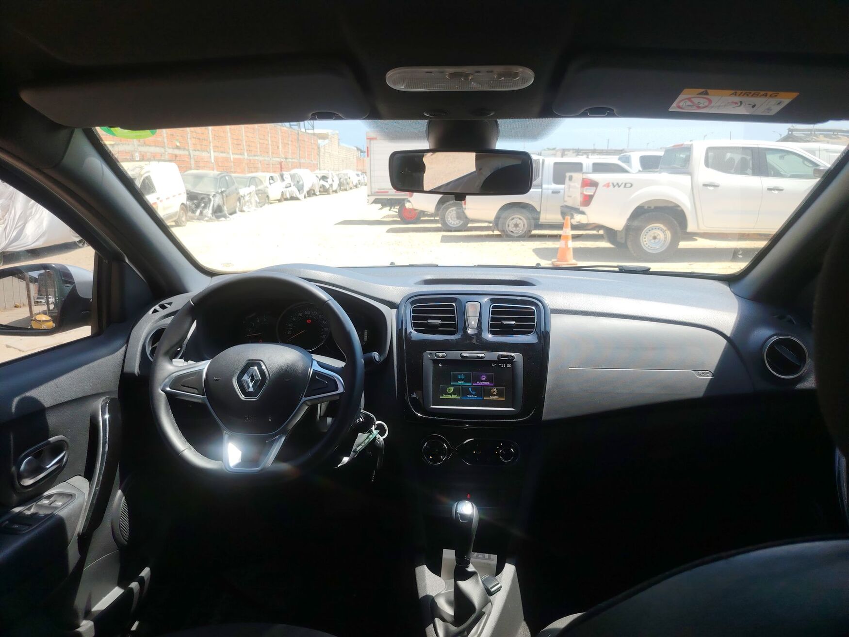 Renault - Logan - 2026 image number 11