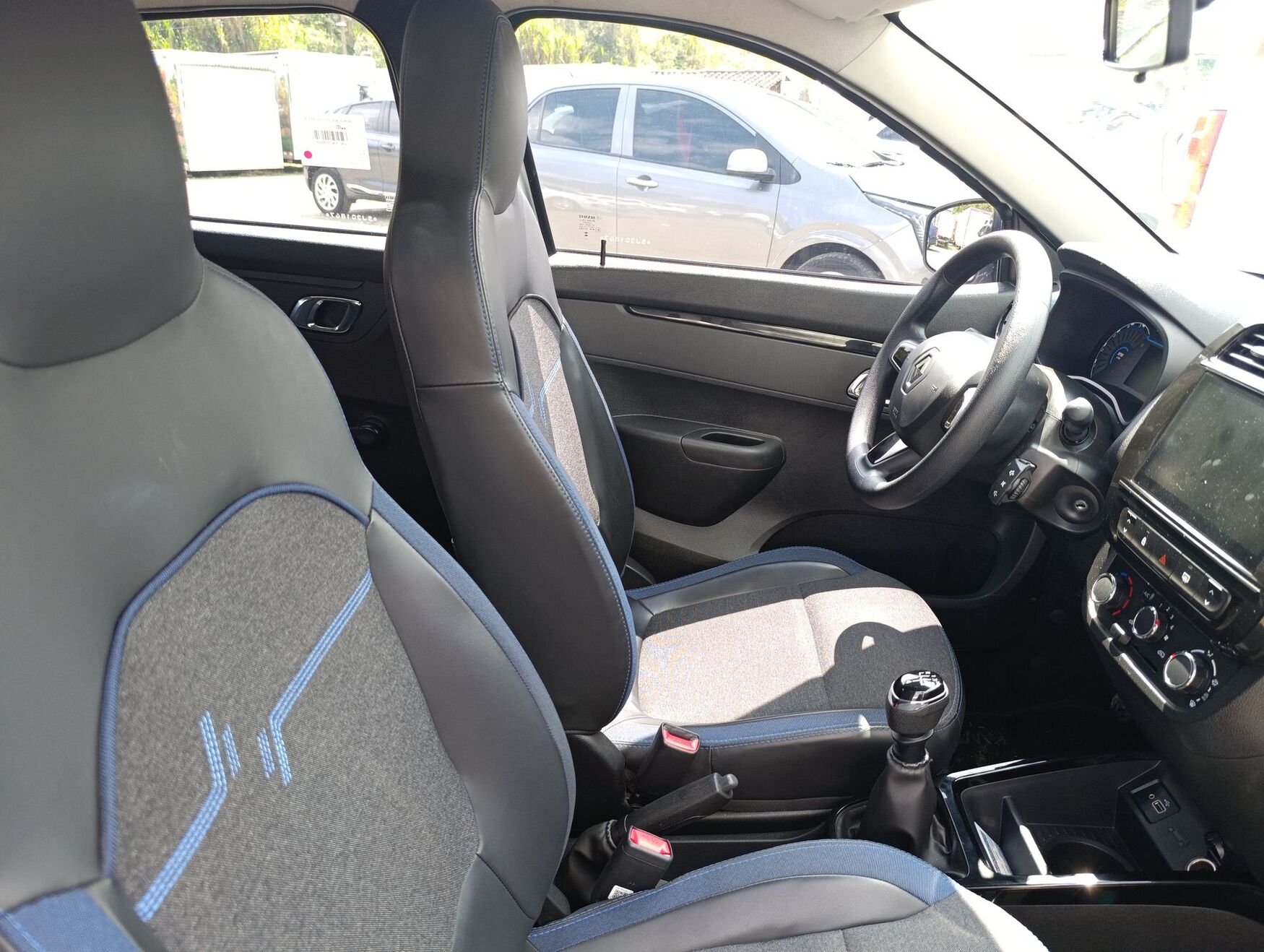 Renault - Kwid - 2025 image number 2