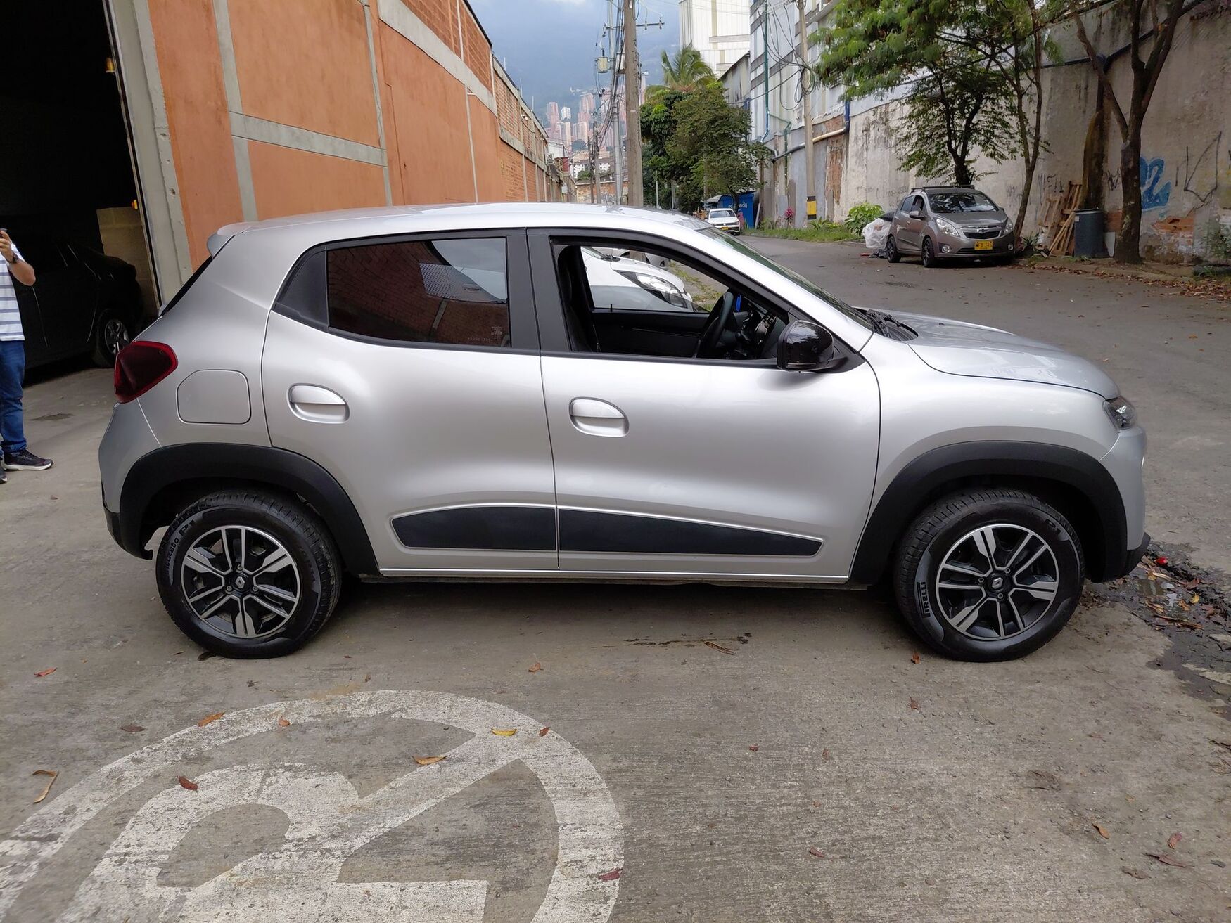 Renault - Kwid - 2025 image number 10