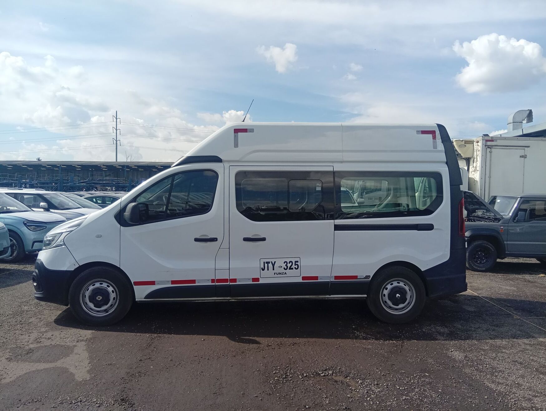 Renault - Trafic - 2021 image number 6