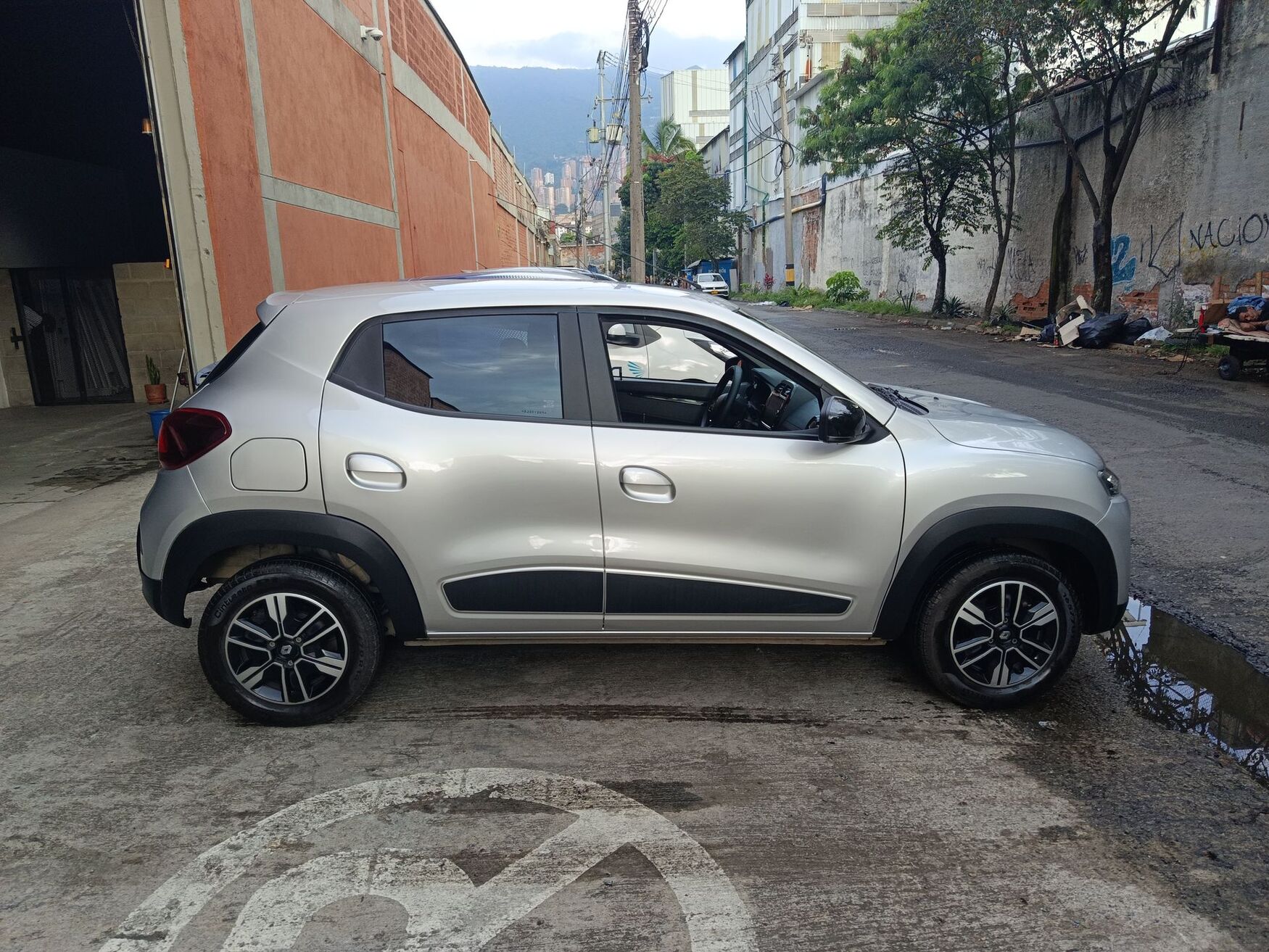 Renault - Kwid - 2025 image number 10