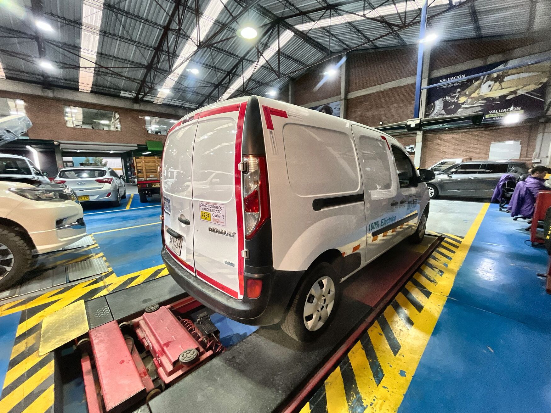 Renault - Kangoo ZE - 2020 image number 9