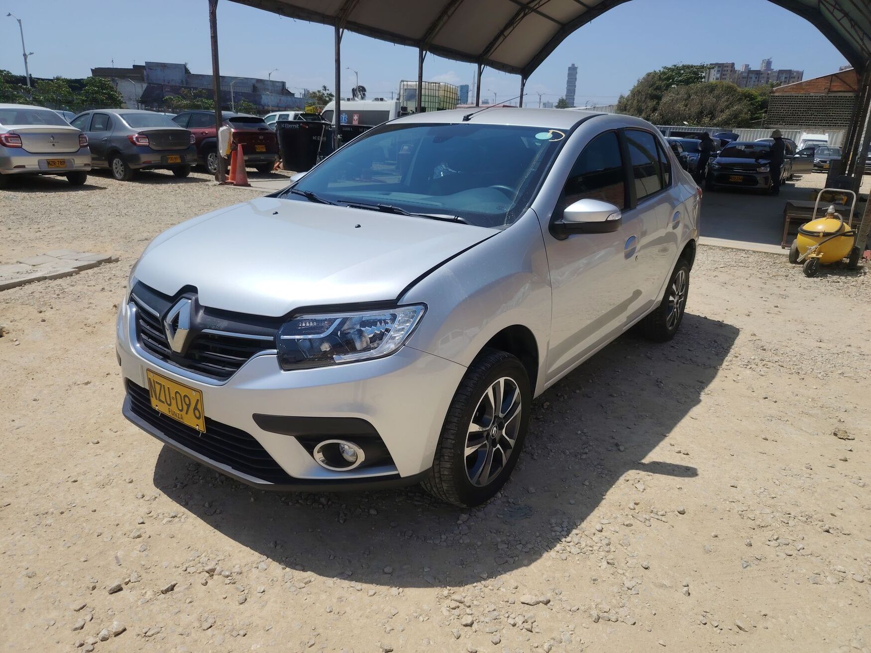 Renault - Logan - 2026 image number 5