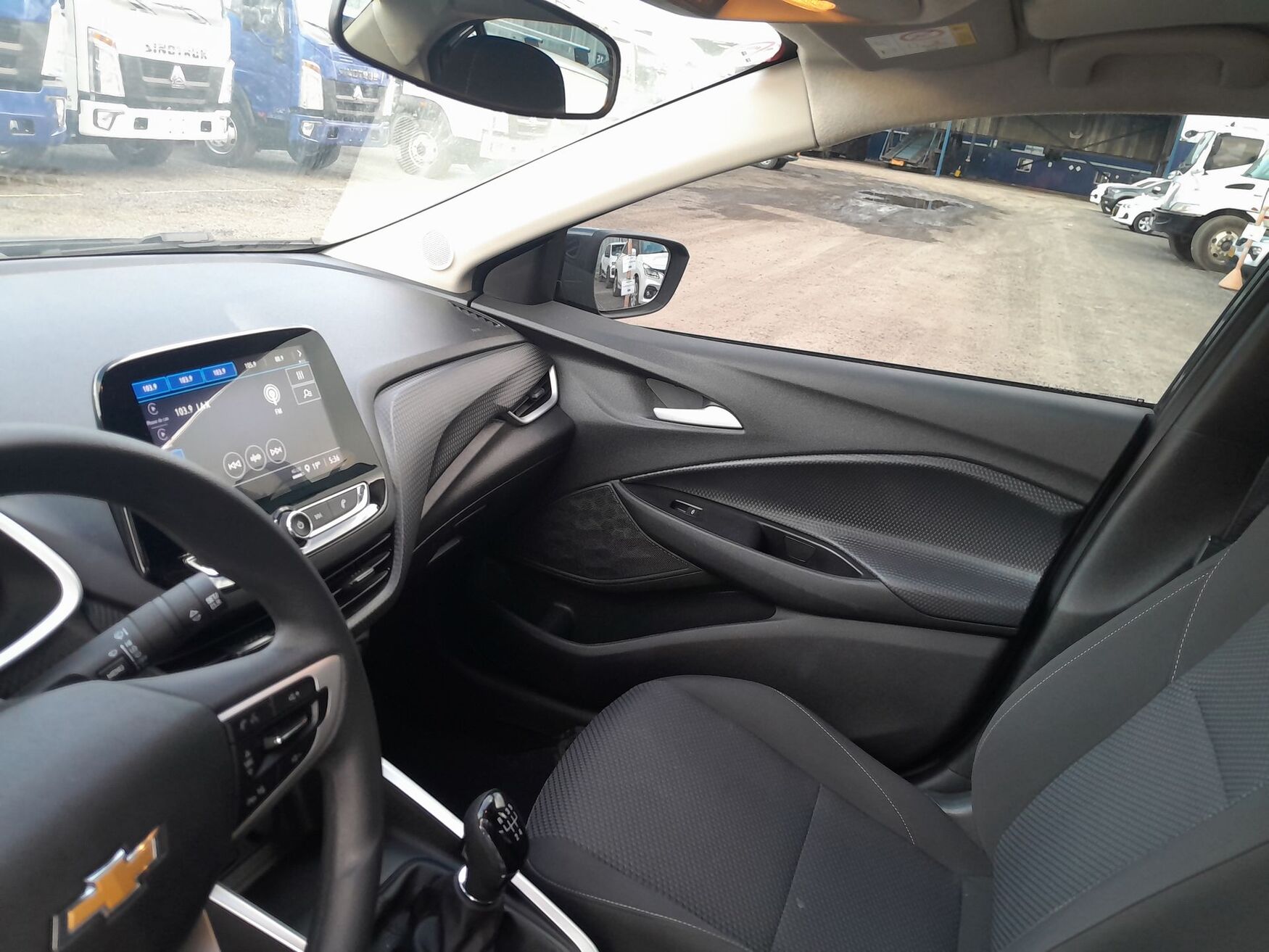 Chevrolet - Onix - 2025 image number 2