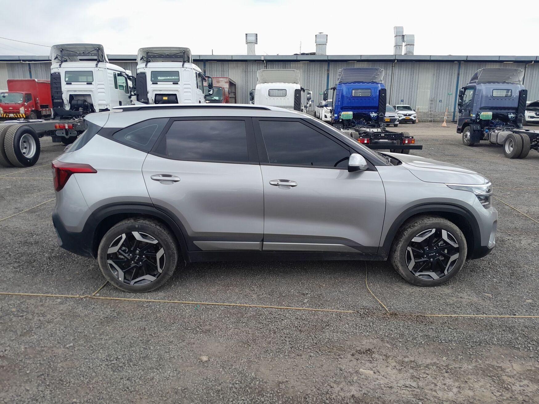 Kia - Seltos - 2025 image number 10