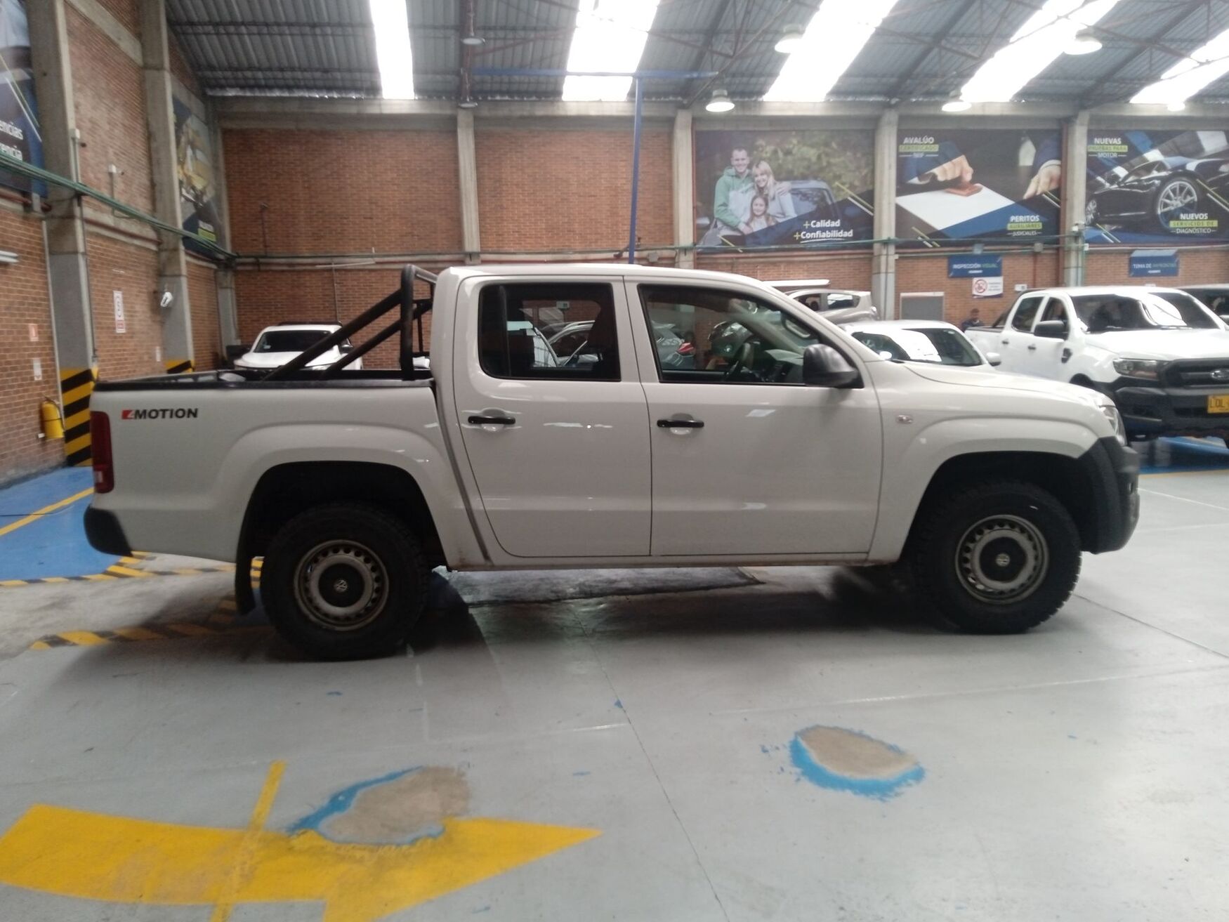 Volkswagen - Amarok - 2023 image number 10
