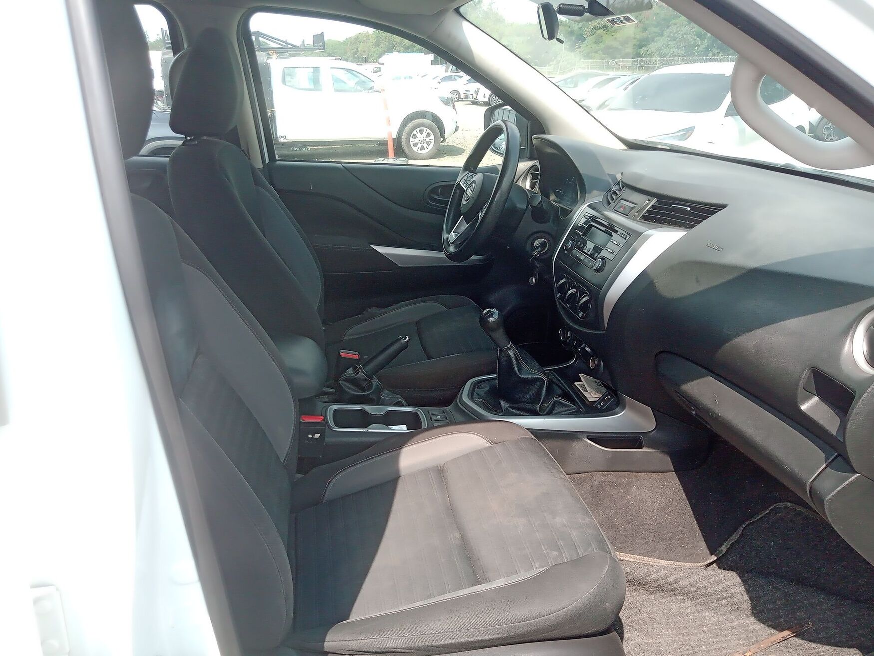 Nissan - Frontier - 2024 image number 2