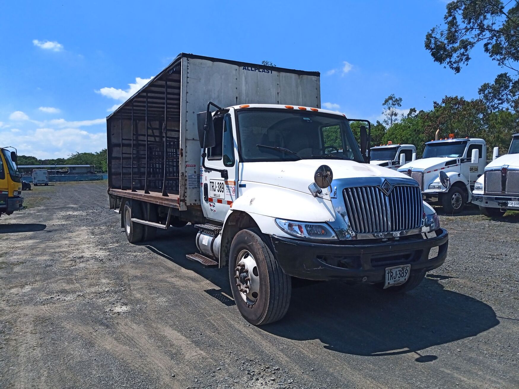 International - 4300 - 2012 image number 1