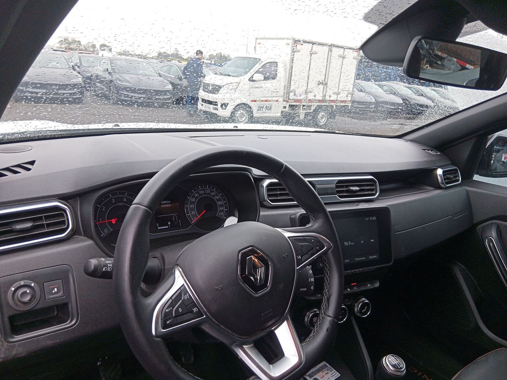 Renault - Duster - 2025 image number 11
