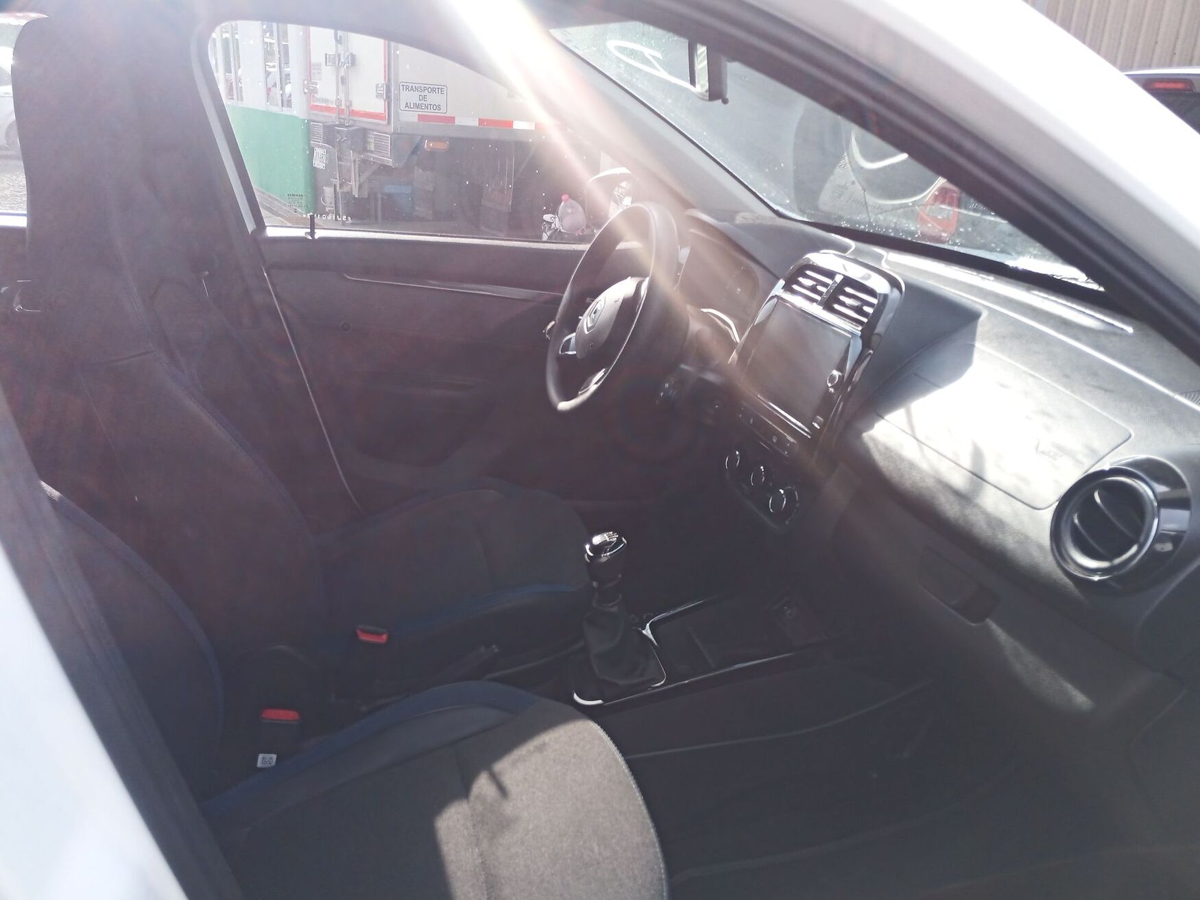 Renault - Kwid - 2025 image number 2