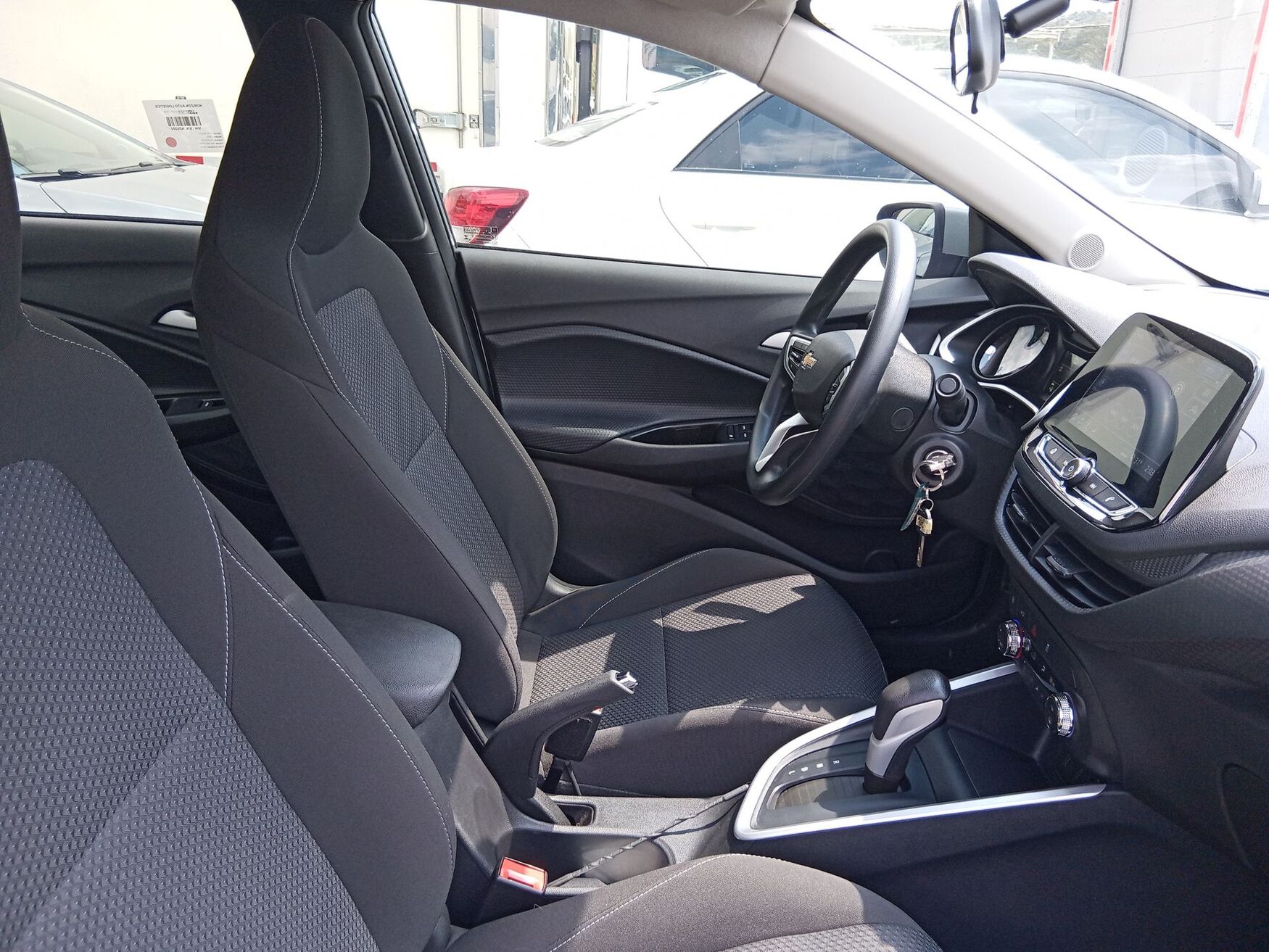 Chevrolet - Onix - 2025 image number 2