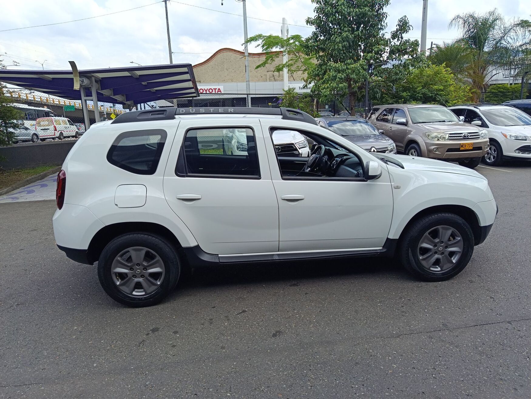 Renault - Duster - 2021 image number 10