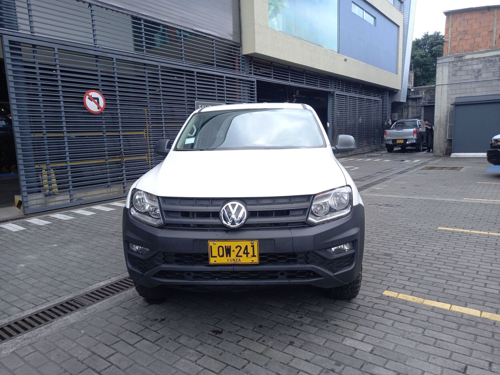 Volkswagen - Amarok - 2023 image number 4