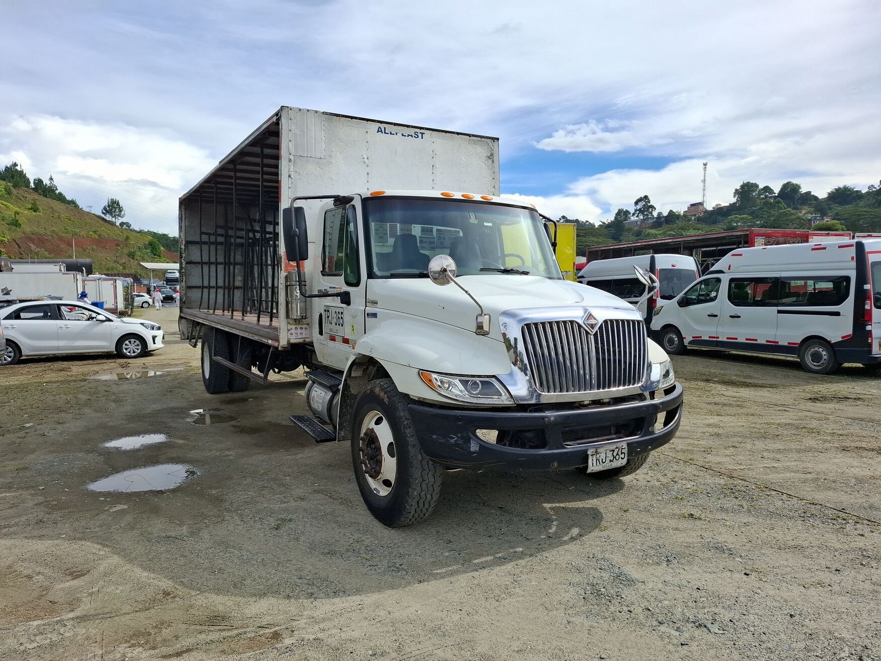 International - 4300 - 2012 image number 1