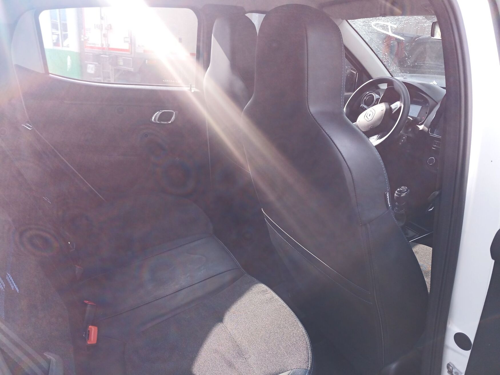 Renault - Kwid - 2025 image number 3