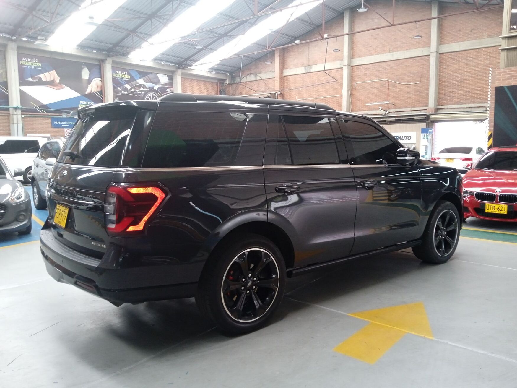 Ford - Expedition - 2024 image number 9