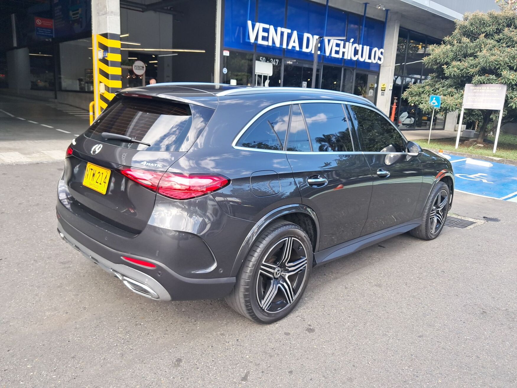 Mercedes Benz - GLC300 - 2025 image number 9
