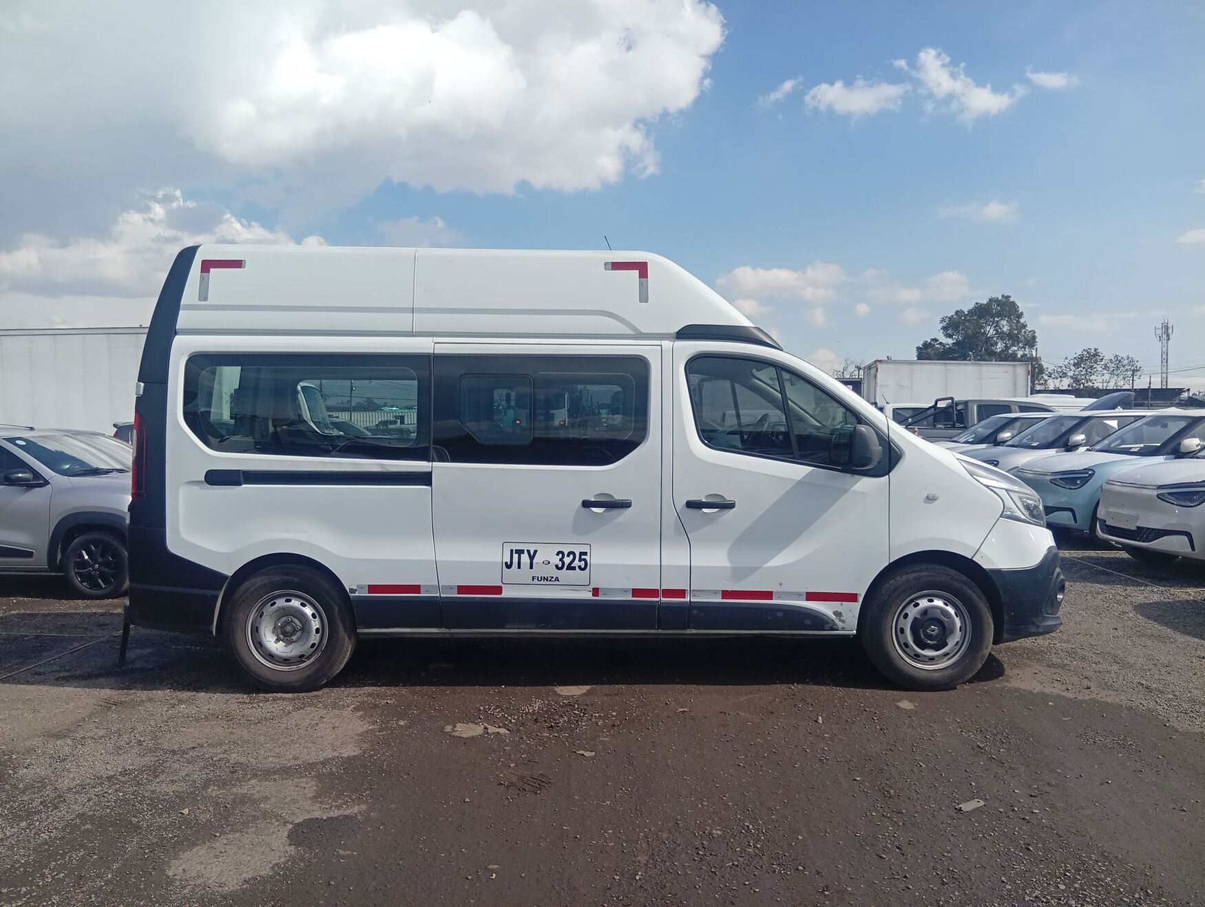 Renault - Trafic - 2021 image number 10