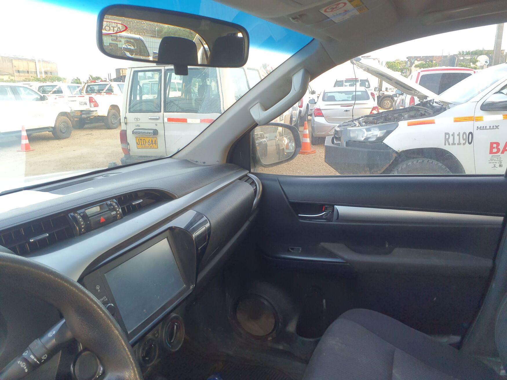 Toyota - Hilux - 2022 image number 2