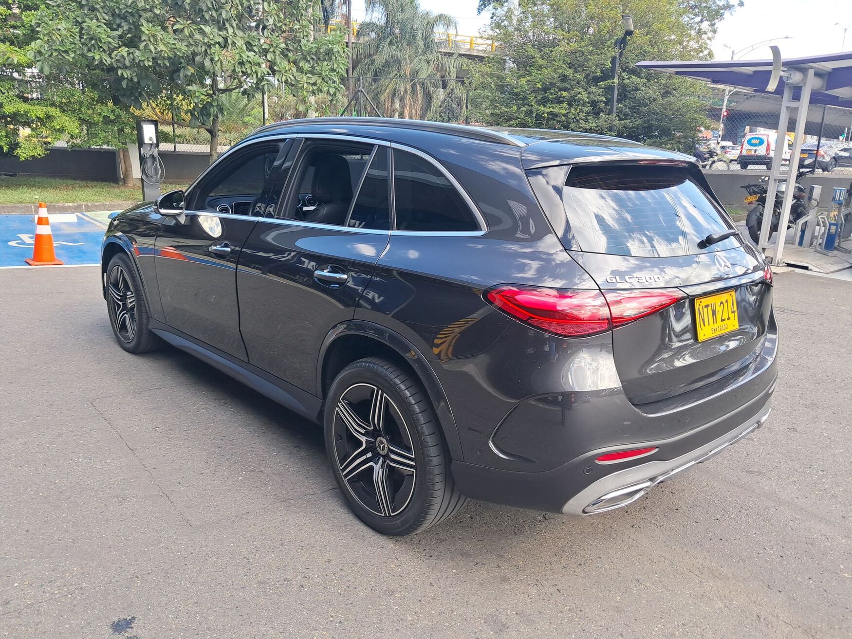 Mercedes Benz - GLC300 - 2025 image number 7