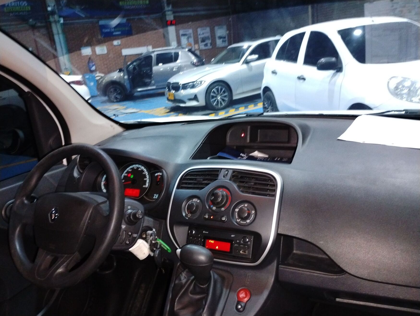 Renault - Kangoo ZE - 2020 image number 11