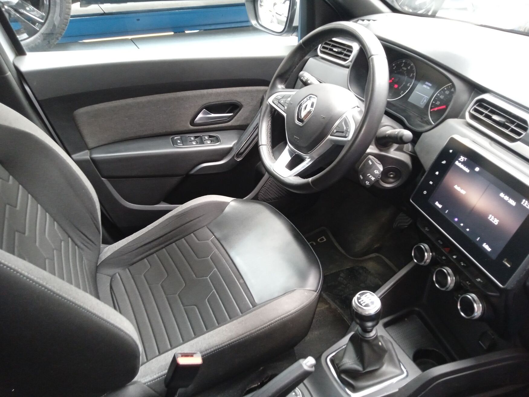 Renault - Duster - 2023 image number 2