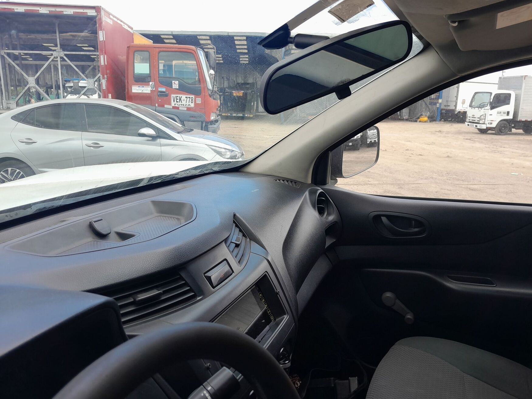 Nissan - Frontier - 2019 image number 2