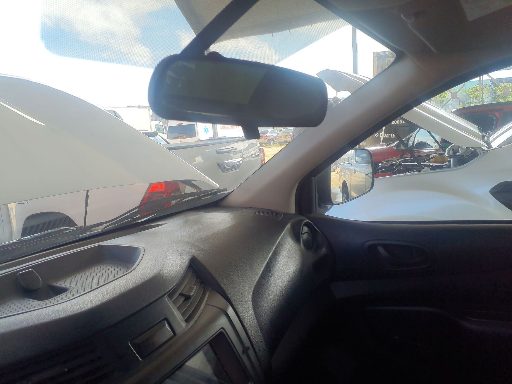 Nissan - Frontier - 2019 image number 2