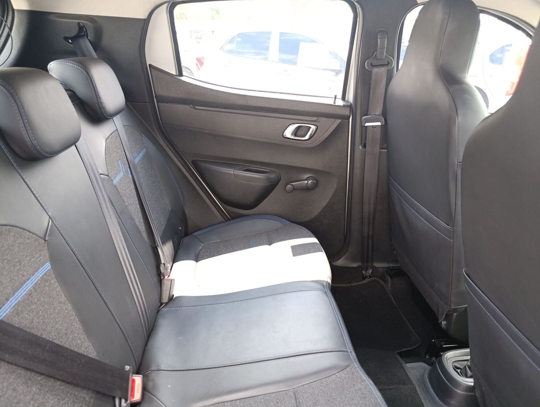 Renault - Kwid - 2025 image number 3