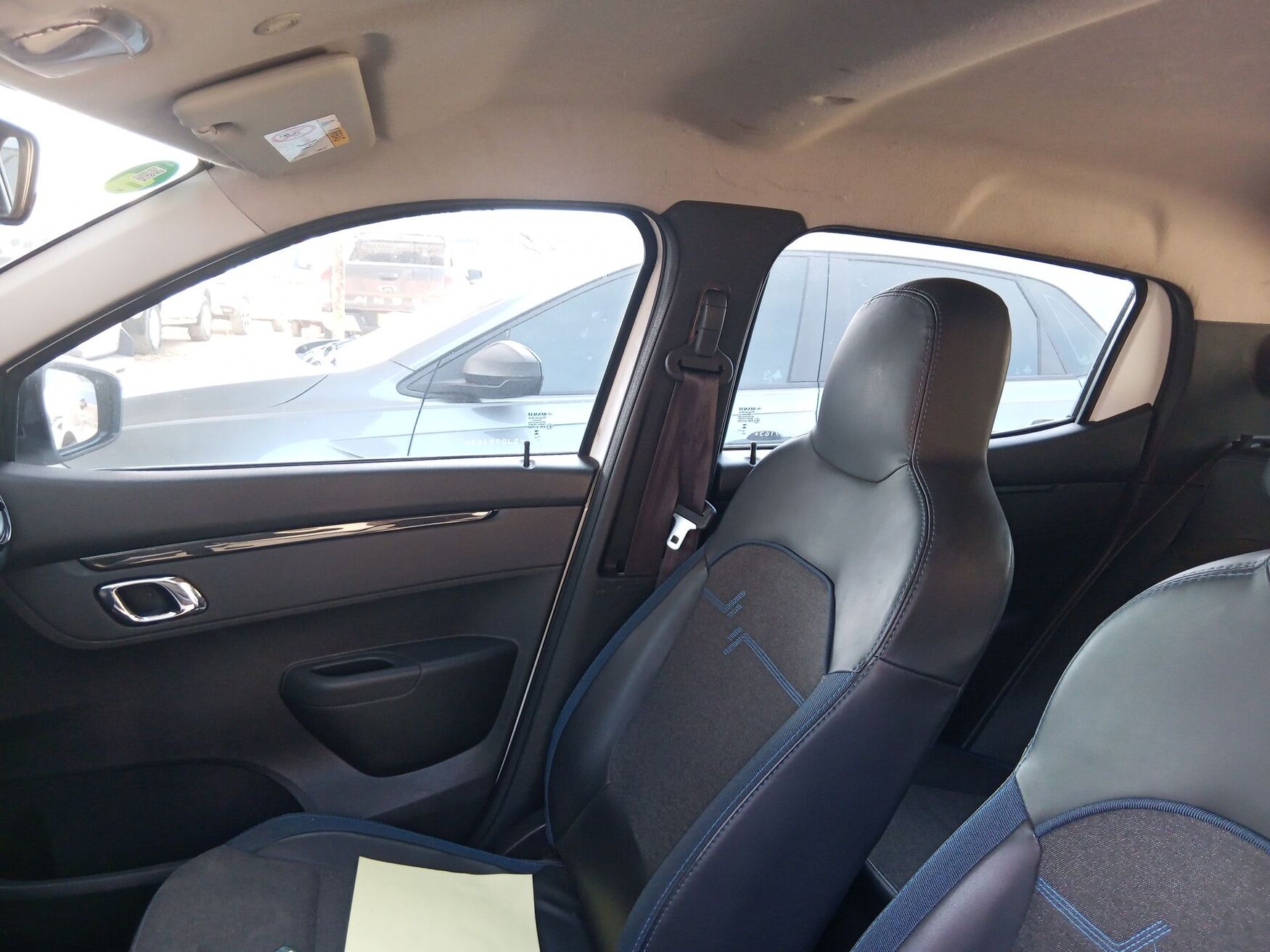 Renault - Kwid - 2025 image number 3