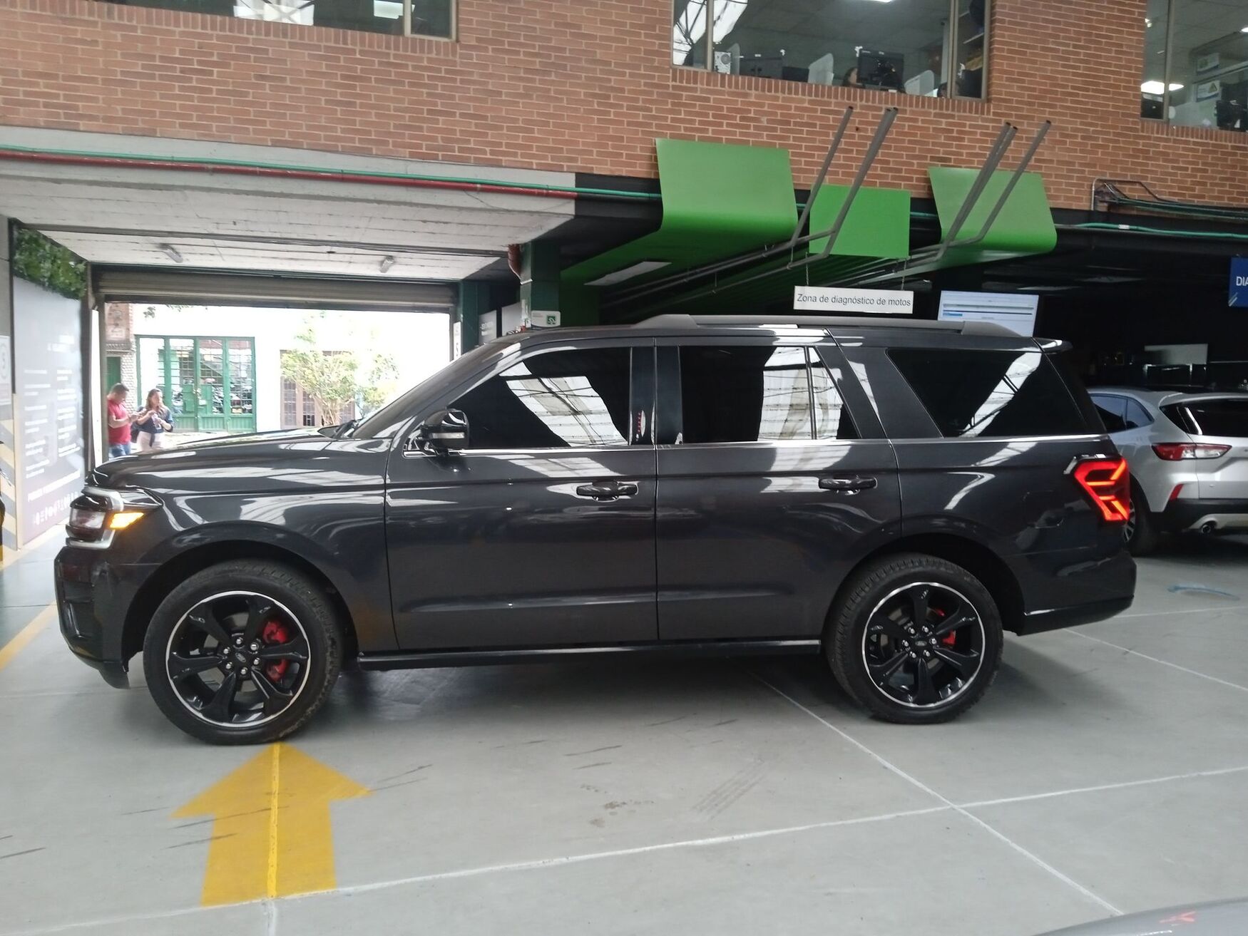 Ford - Expedition - 2024 image number 6