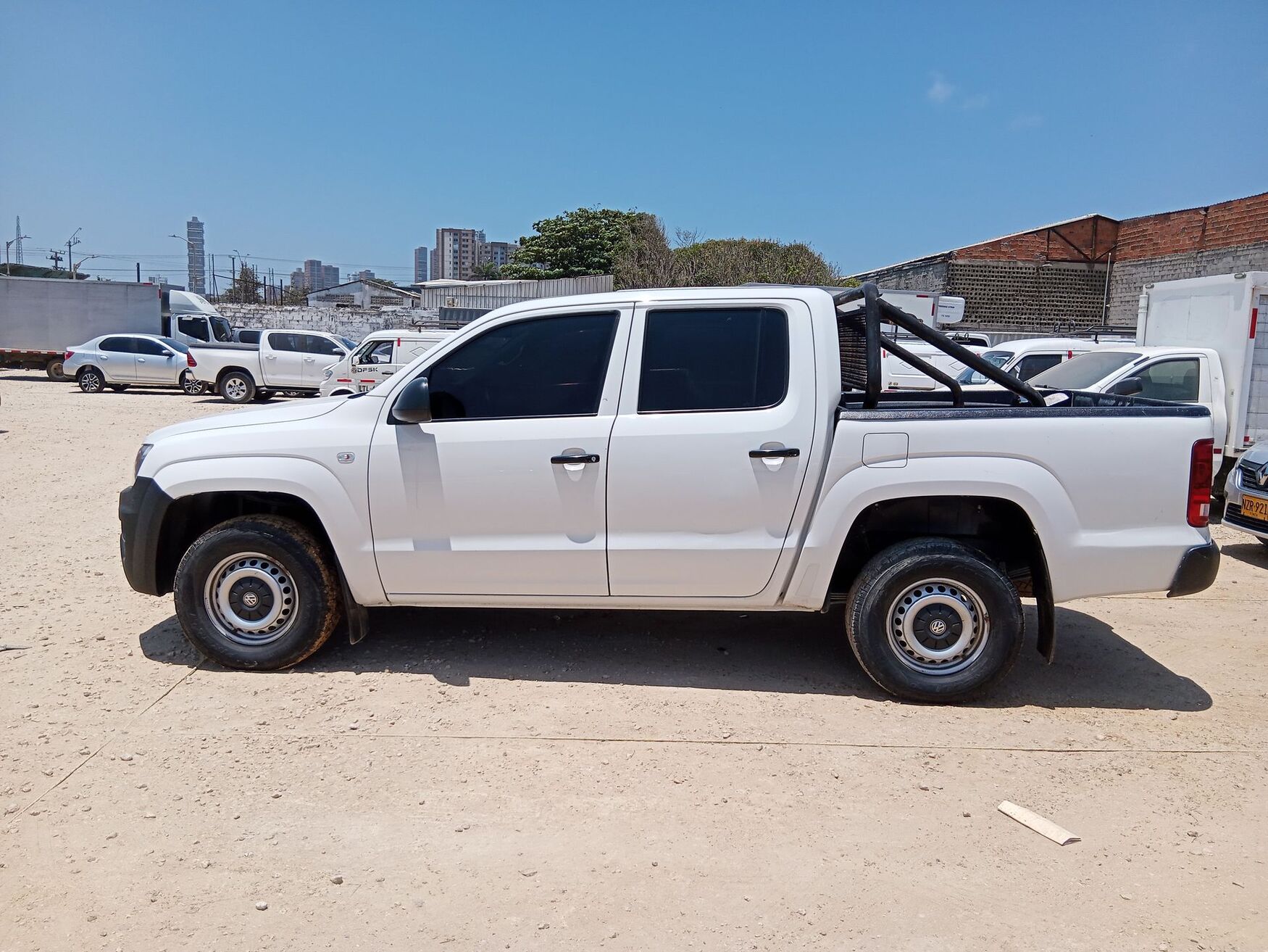 Volkswagen - Amarok - 2023 image number 6