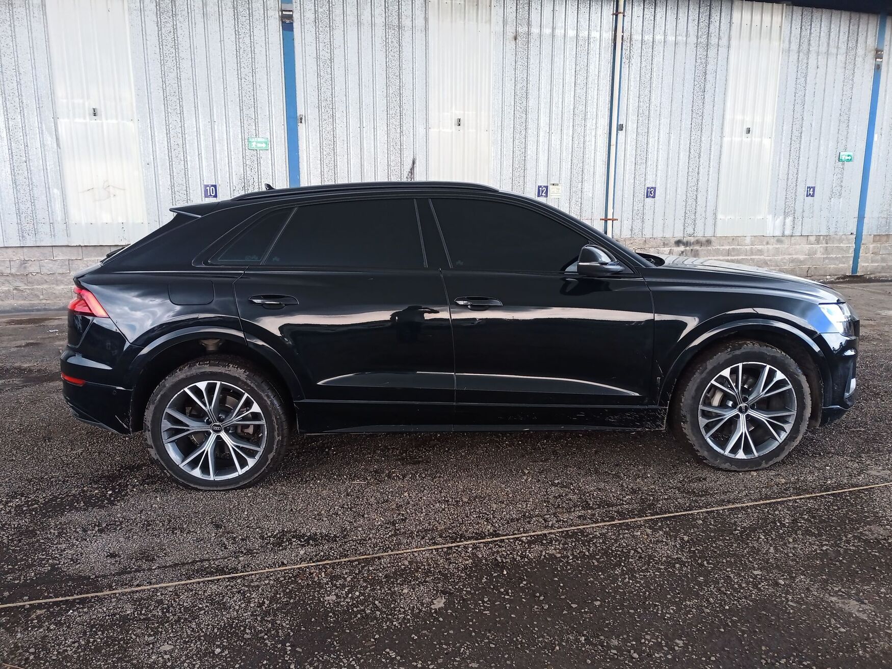 Audi - Q8 - 2022 image number 10