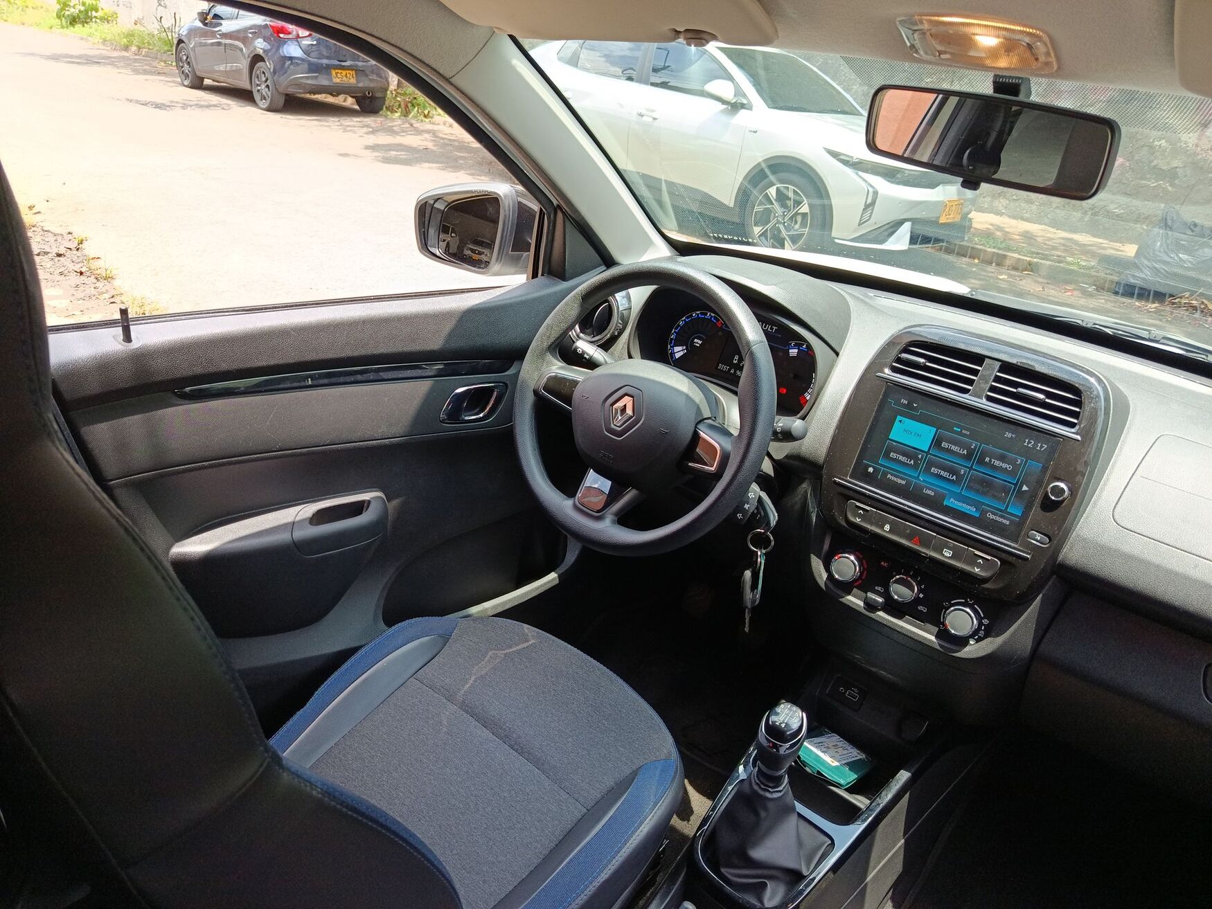 Renault - Kwid - 2025 image number 11