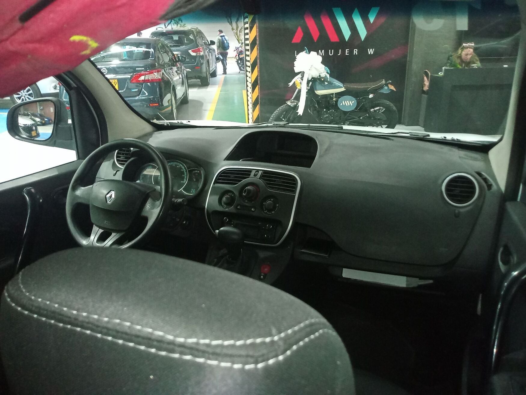 Renault - Kangoo ZE - 2020 image number 11