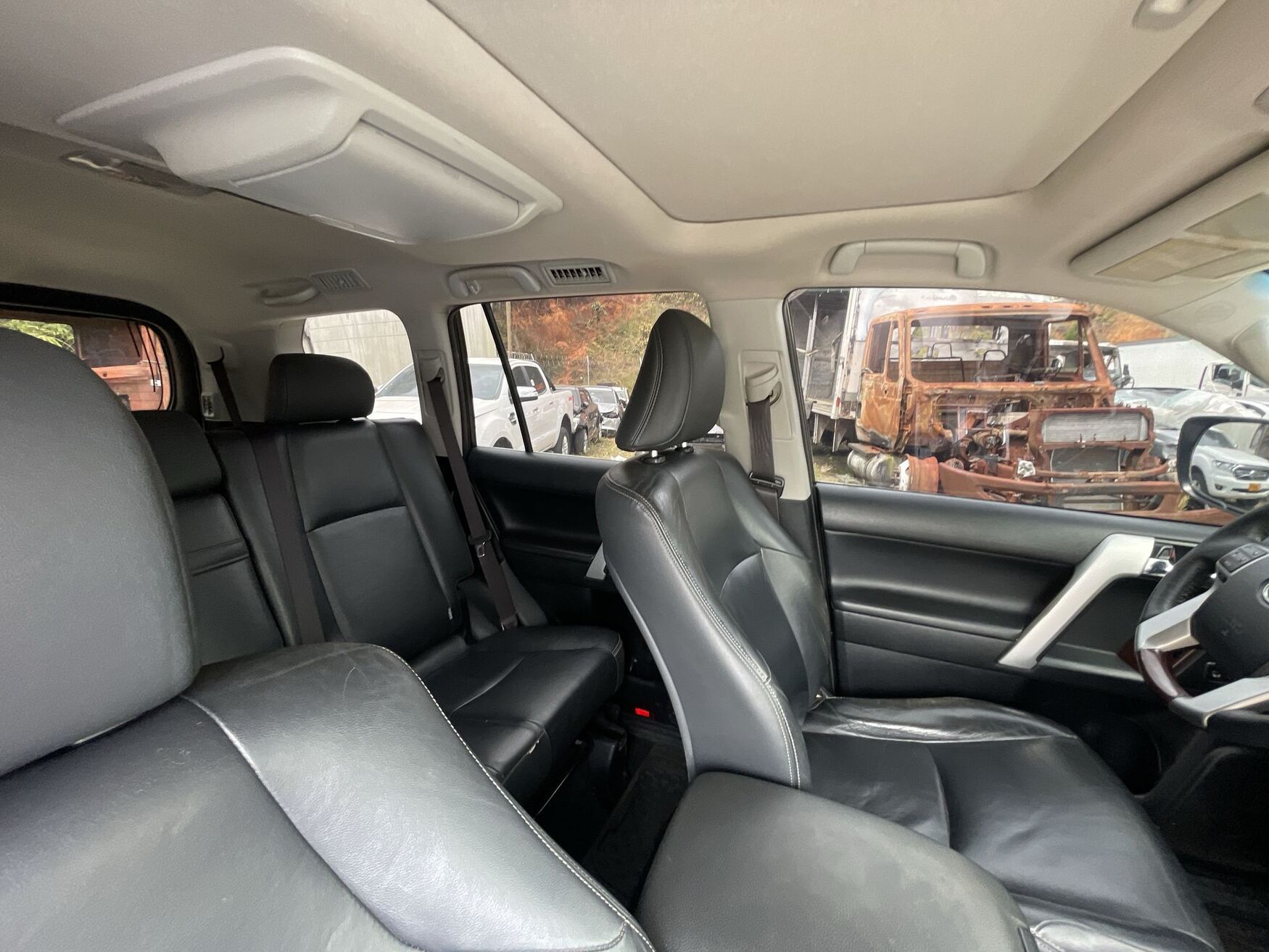 Toyota - LandCruiser 300 - 2017 image number 3