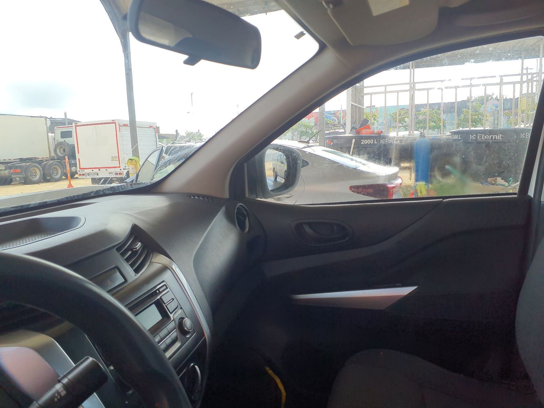 Nissan - Frontier - 2022 image number 2