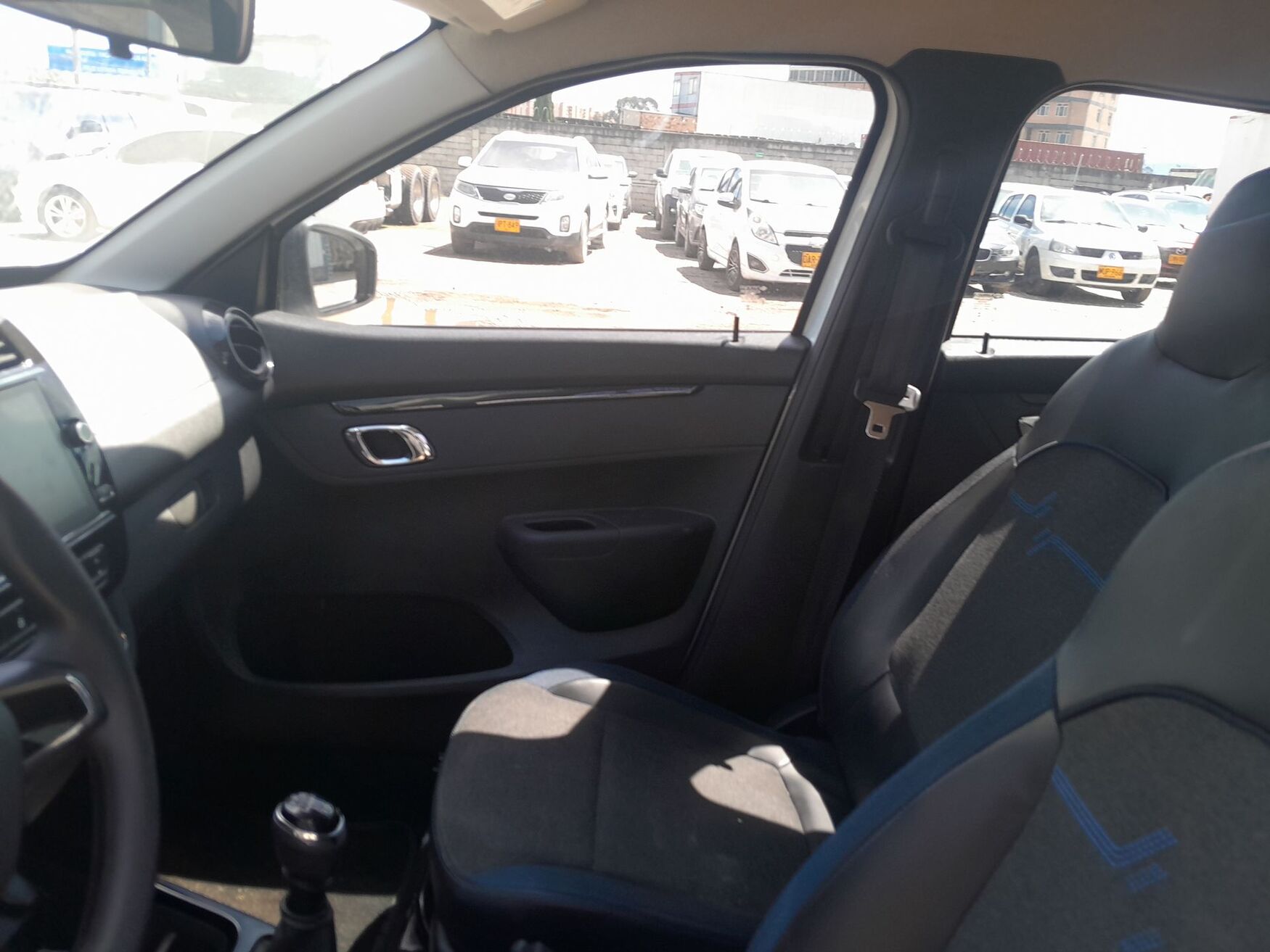 Renault - Kwid - 2025 image number 3